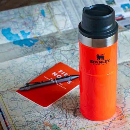 https://www.lecomptoiramericain.com/11804-home_default/stanley-16-oz-insulated-mug-flash-orange.jpg