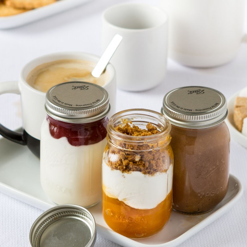 4oz Handled Jar w/White Sifter Caps ⎟ MASON JAR ⎟ le comptoir americain