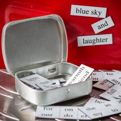 Boîte de mots magnets. Thématique PEACE – Made in USA